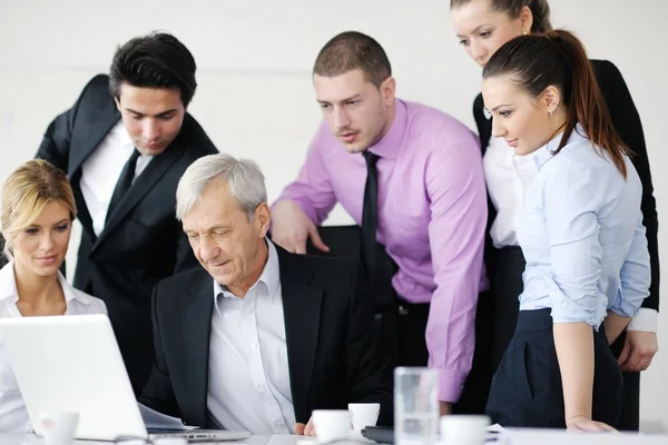 Perda da audição no trabalho Os aparelhos auditivos podem ser importantes no ambiente de trabalho