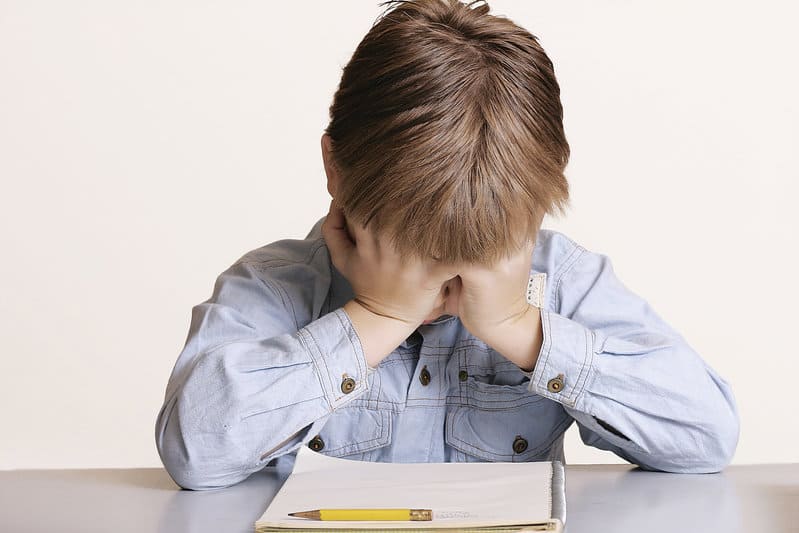 Perda auditiva: ruído em escolas prejudica audição Os sons que são gerados nas escolas provocam excesso de ruídos que são prejudiciais para audição de alunos, professores e colaboradores